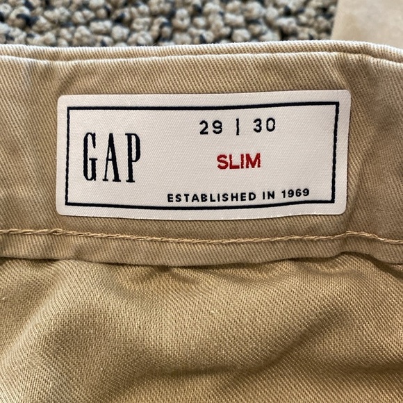 NWOT Gap Slim Fit Straight Legged Khaki Pants Size 29x30 - Picture 5 of 10
